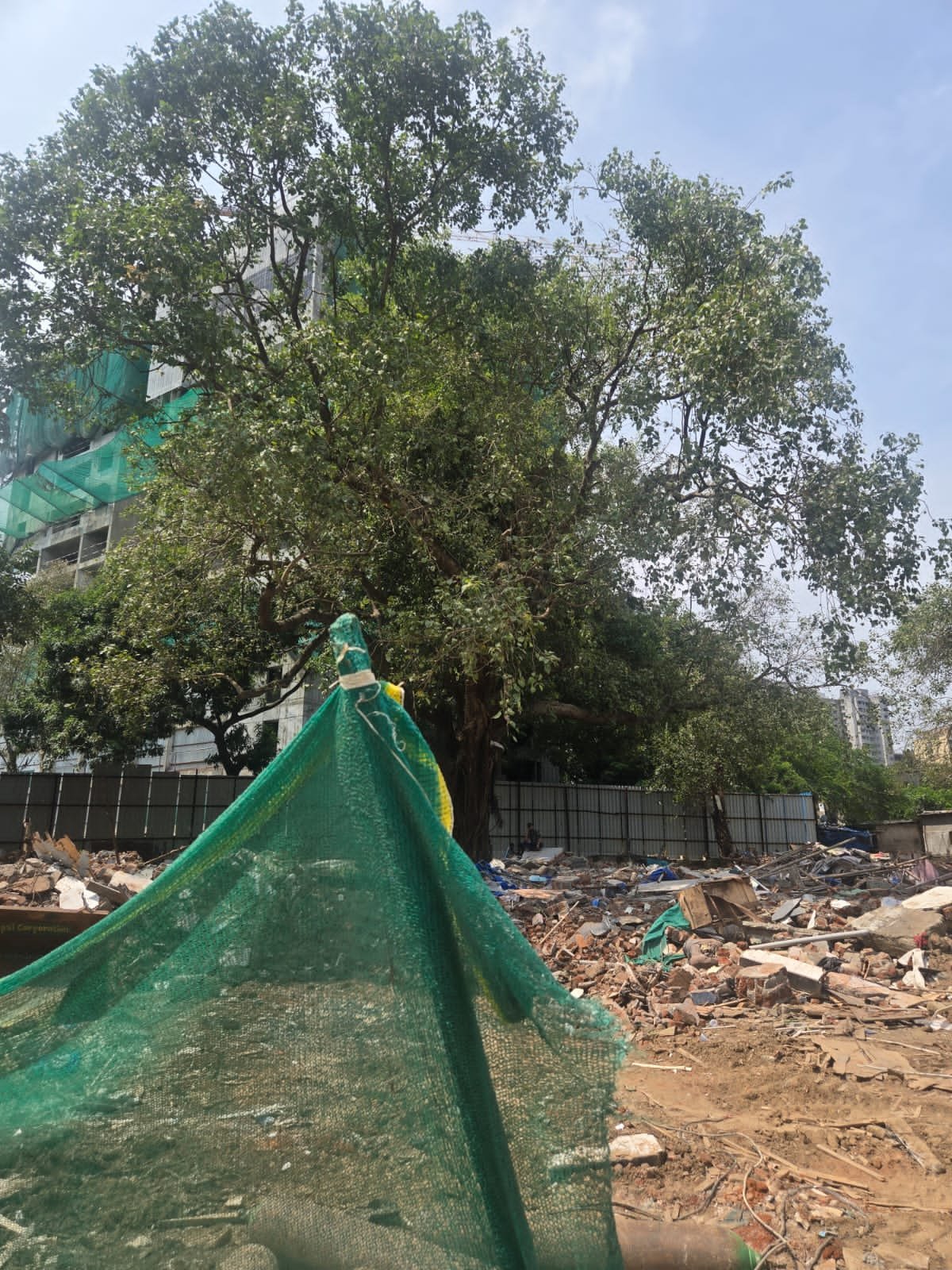 धारावी सेक्टर-6 में बिना अनुमति निर्माण और निवासियों पर दबाव का आरोप, स्वतंत्र जांच की मांग