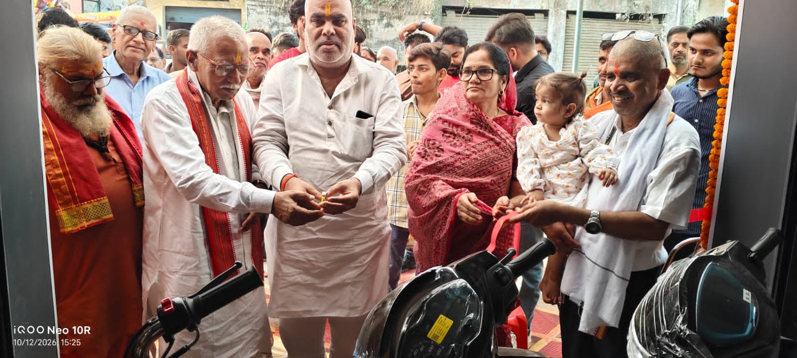 नरोइया बाजार में बदेवरानाथ ऑटो मोबाइल्स का शुभारंभ