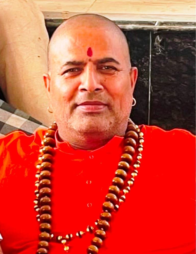 बच्चों को सनातन धर्म और संस्कृति के संस्कार देना माता-पिता का दायित्व : महंत राजेंद्र पुरी