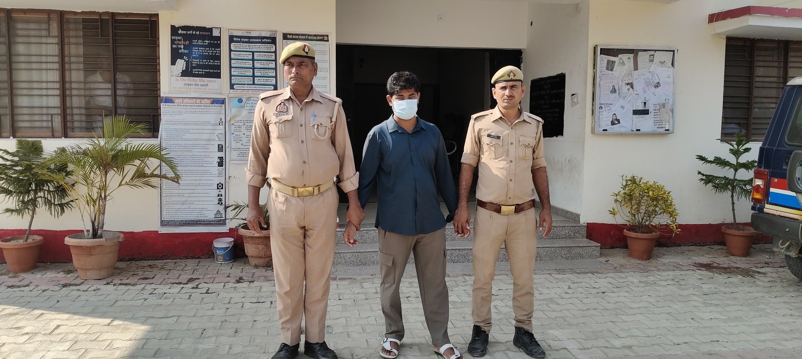 महराजगंज में न्यायालय के वारंट पर ठूठीबारी पुलिस ने एक आरोपी को पकड़ा