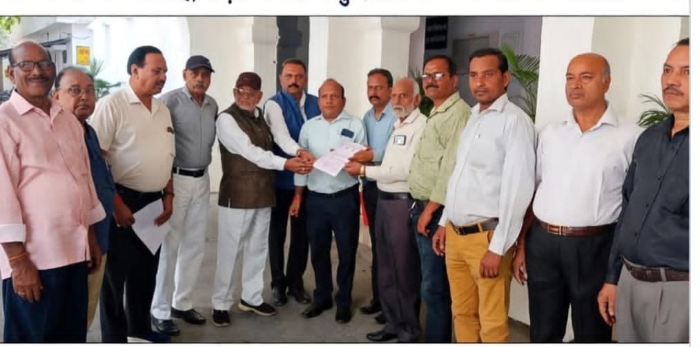 प्रयागराज अधिवक्ता हत्याकांड के विरोध में कायस्थ समाज ने उठाई आवाज, जिलाधिकारी को सौंपा ज्ञापन