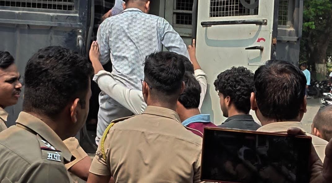 शेयर बाजार में मोटे मुनाफे का लालच देकर ठगी का आरोप, 13 आरोपी गिरफ्तार